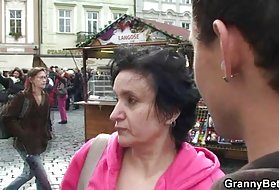 Стара бабуся, туризму і стрибає на його член бабуся повнометражні порно фільми онлайн