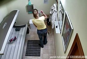 Порно зі знаменитостями дивитися онлайн чеський підліток у громадських солярій з